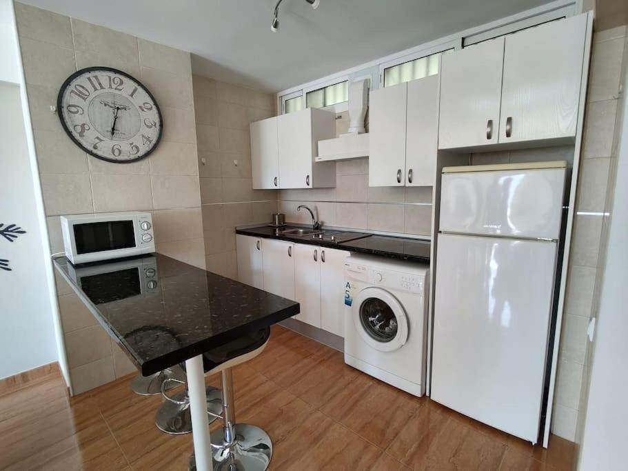 Piscis Beach Apartment เบนัลมาเดนา ภายนอก รูปภาพ
